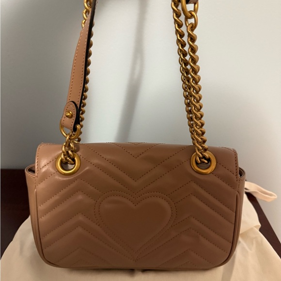 Gucci Beige Marmot Quilted Leather Crossbody Bag with Gold Chain - Picture 2 of 5